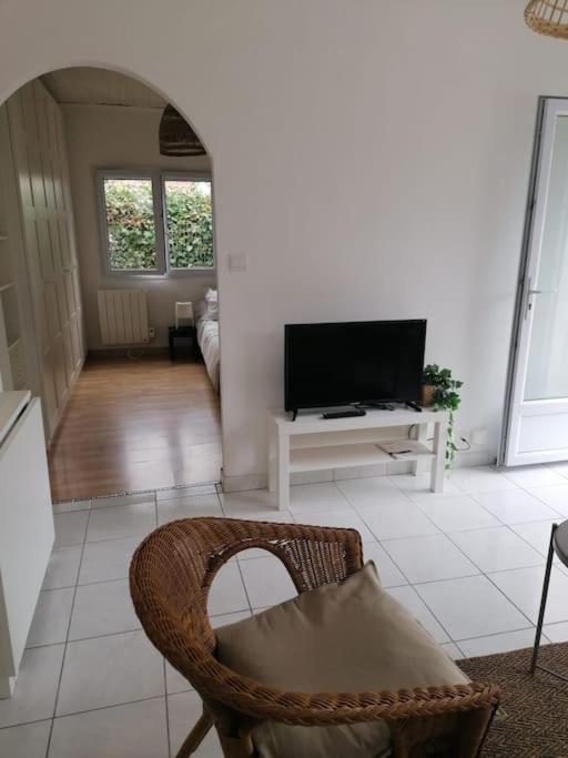 איסטרס Maison T3 Avec Vue Au Bord De L'Etang מראה חיצוני תמונה